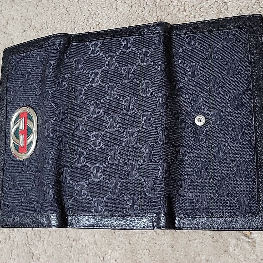 Gucci Black Wallet with Red Stripe and Silver Emblem - Picture 3 of 7